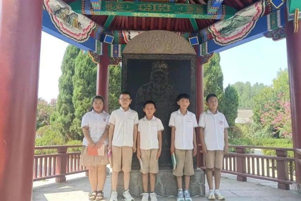 正规的配资网站 济南高新区稼轩小学暑期成长共同体活动走进辛弃疾纪念馆